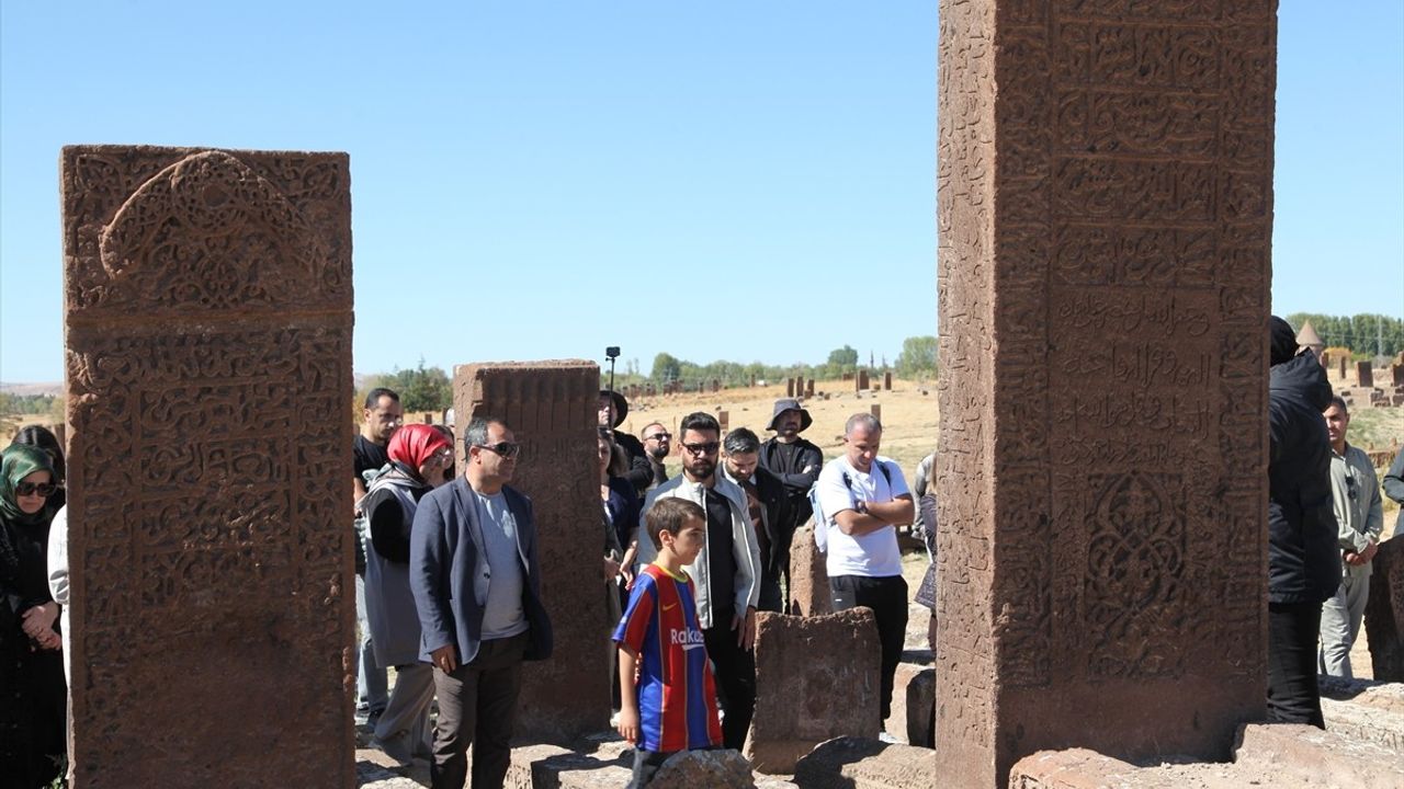 Doğaseverler Ahlat'ta Tarihi Keşfe Çıktı