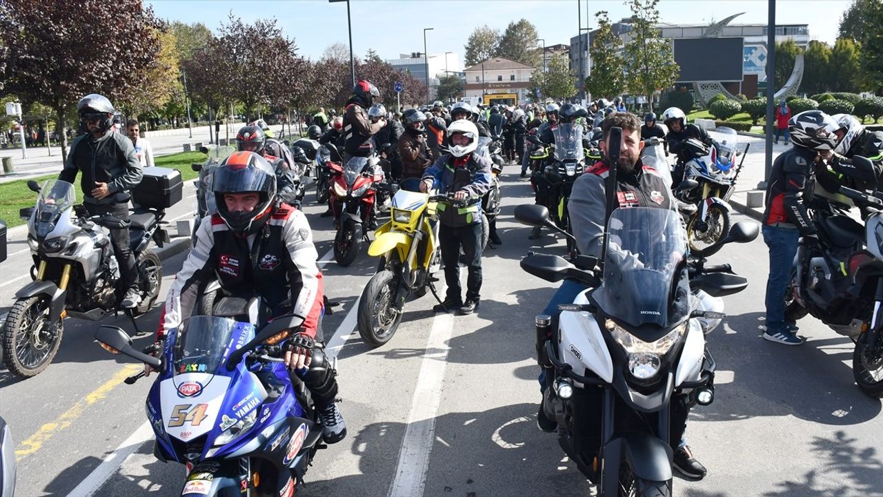 Düzce'de Cumhuriyet'in 102. Yılı İçin Motosiklet Turu