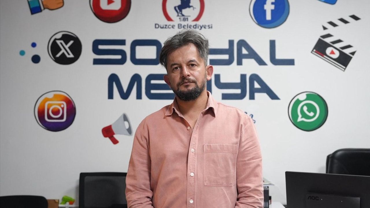 Düzce'de Temizlik İşçisinden Bayrak Sevgisi Dolu Bir Davranış