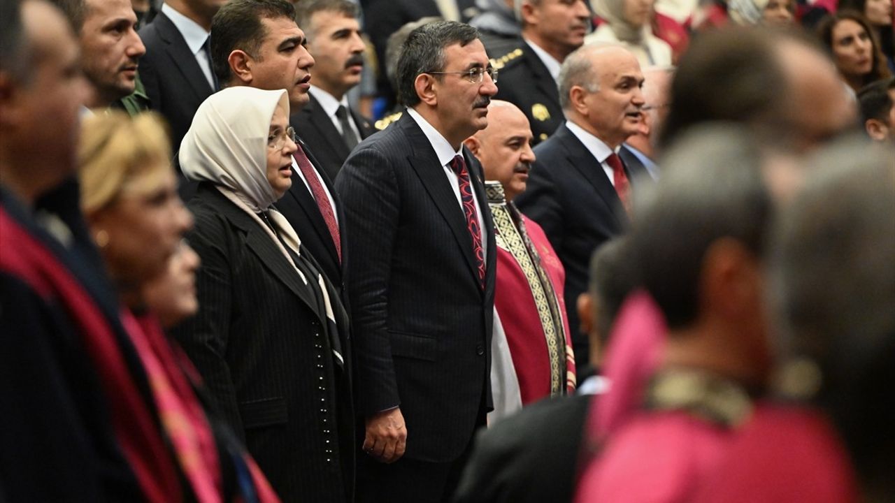 Düzce Üniversitesinde Cevdet Yılmaz'a Fahri Profesörlük Unvanı Verildi