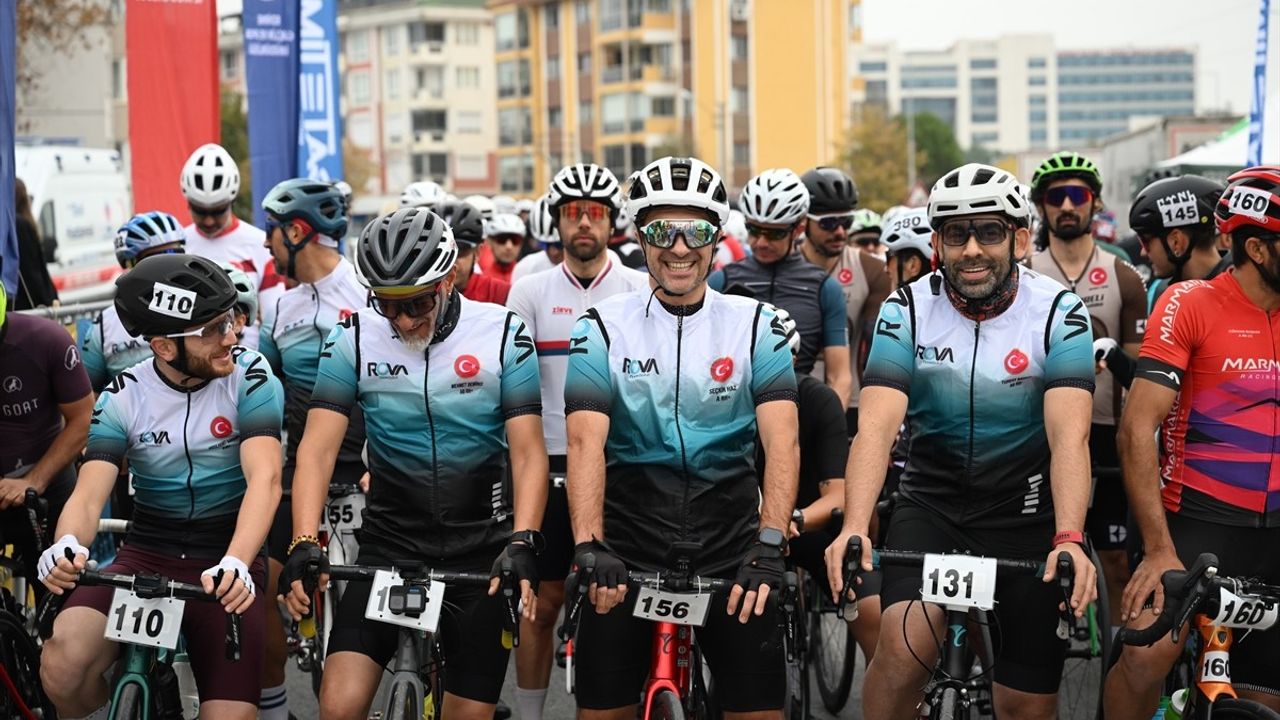 Edirne'de 16. Cumhuriyet Kupası Bisiklet Yarışı Coşkusu