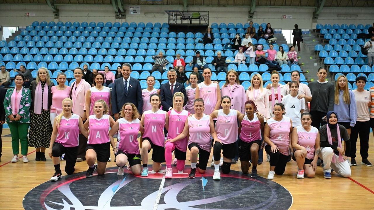 Edirne'de Kadınlardan Meme Kanseri Farkındalığı İçin Pembe Dostluk Maçı