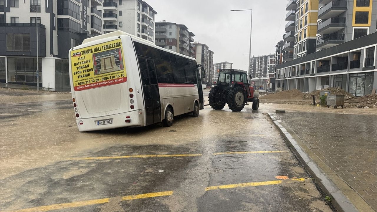 Edirne'de Sağanak Sebebiyle Yolda Çökme Olayı