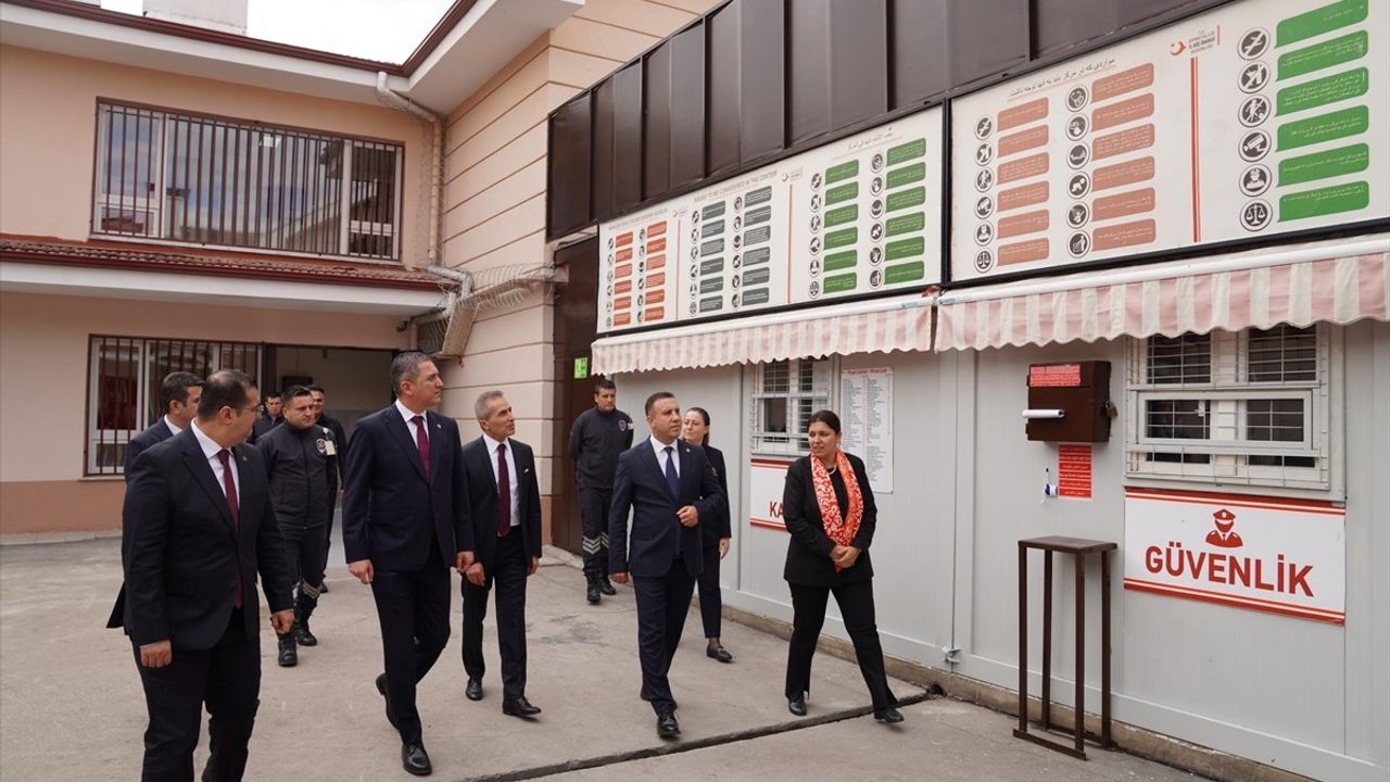 Edirne Geri Gönderme Merkezi'ne Ziyaret: TBB ve Göç İdaresi Heyeti