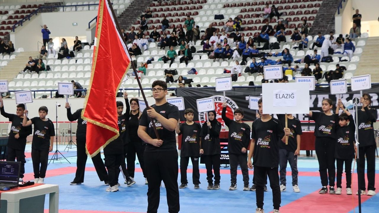 Elazığ'da Türkiye Ümit, Genç ve 21 Yaş Altı Karate Şampiyonası Başladı