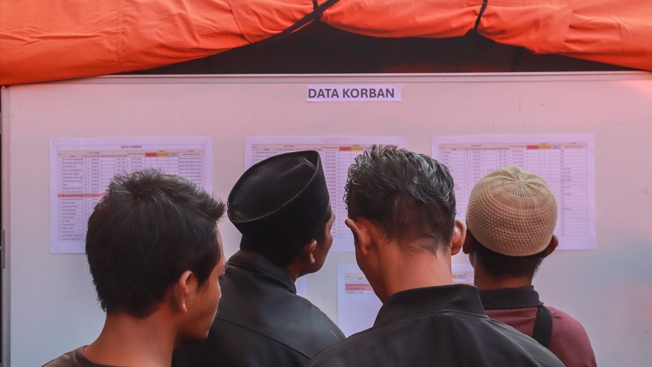 Endonezya'daki Okul Çöküşü: Arama Kurtarma Çalışmaları Devam Ediyor
