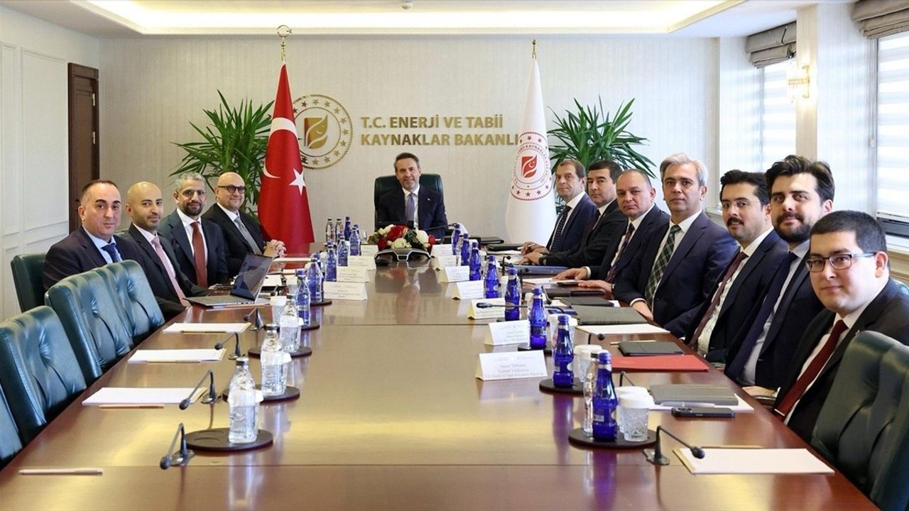 Enerji Bakanı Bayraktar, BAE ile 1 Milyar Dolarlık Yatırım Projesinde Son Aşamada
