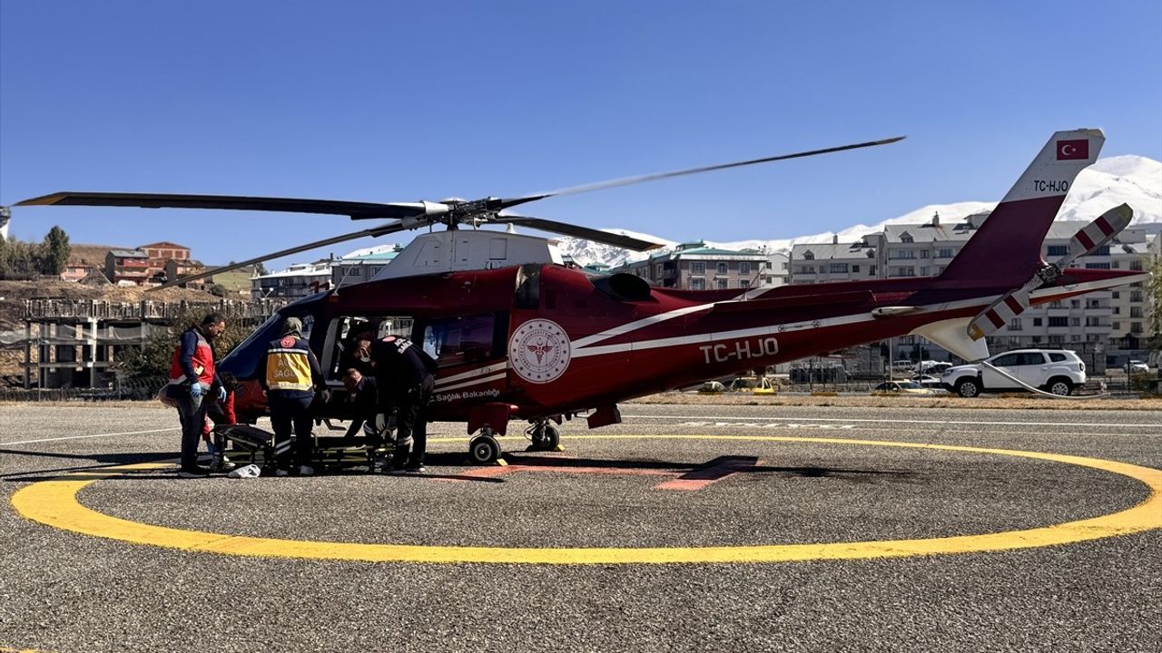 Erzurum'da Acil Durum: Hamile Kadın ve Kalp Krizi Geçiren Hasta Helikopterle Hastaneye Ulaştırıldı
