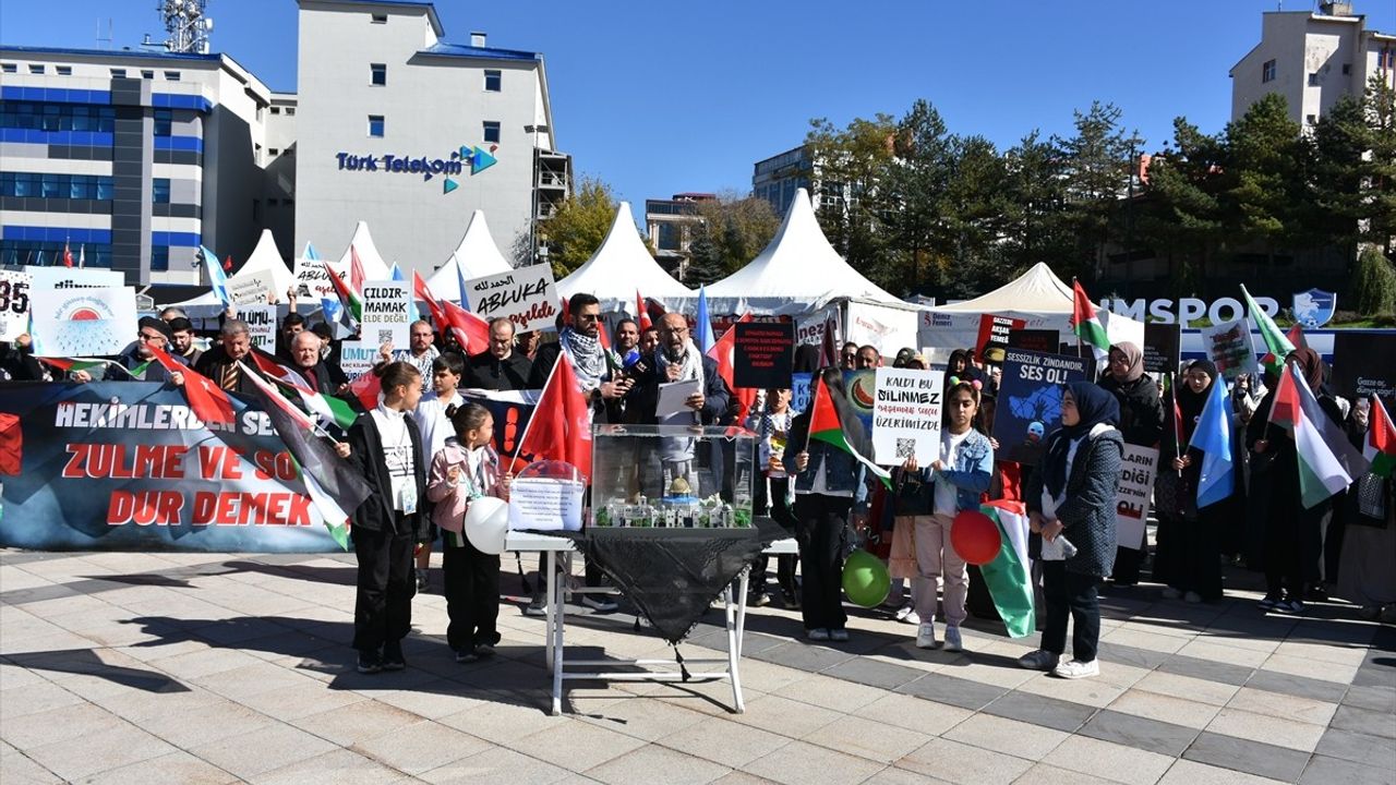 Erzurum'daki Sağlık Çalışanlarının Gazze İçin Süregelen Desteği