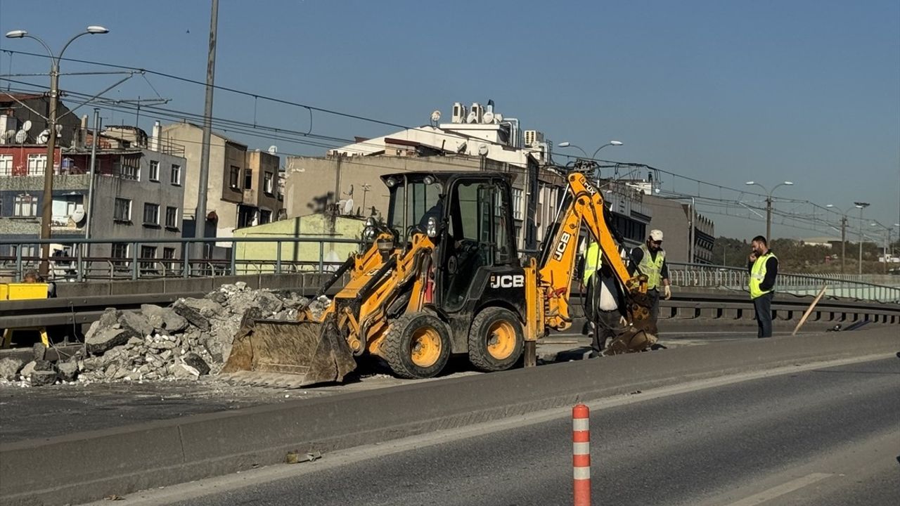 Esenler'deki Ayvalıdere Araç Köprüsü'nde Güçlendirme Çalışmaları Başladı