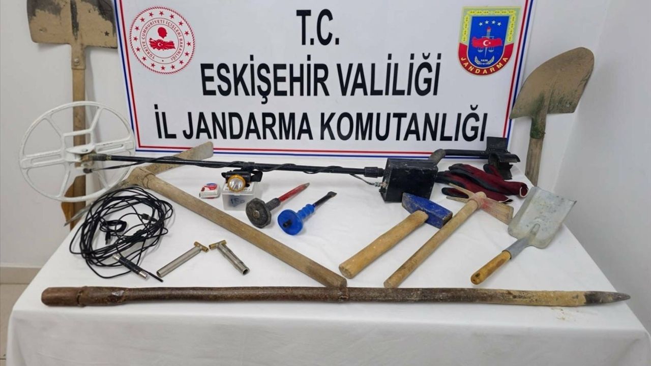 Eskişehir'de Kaçak Kazı Yapan Üç Şüpheli Tutuklandı