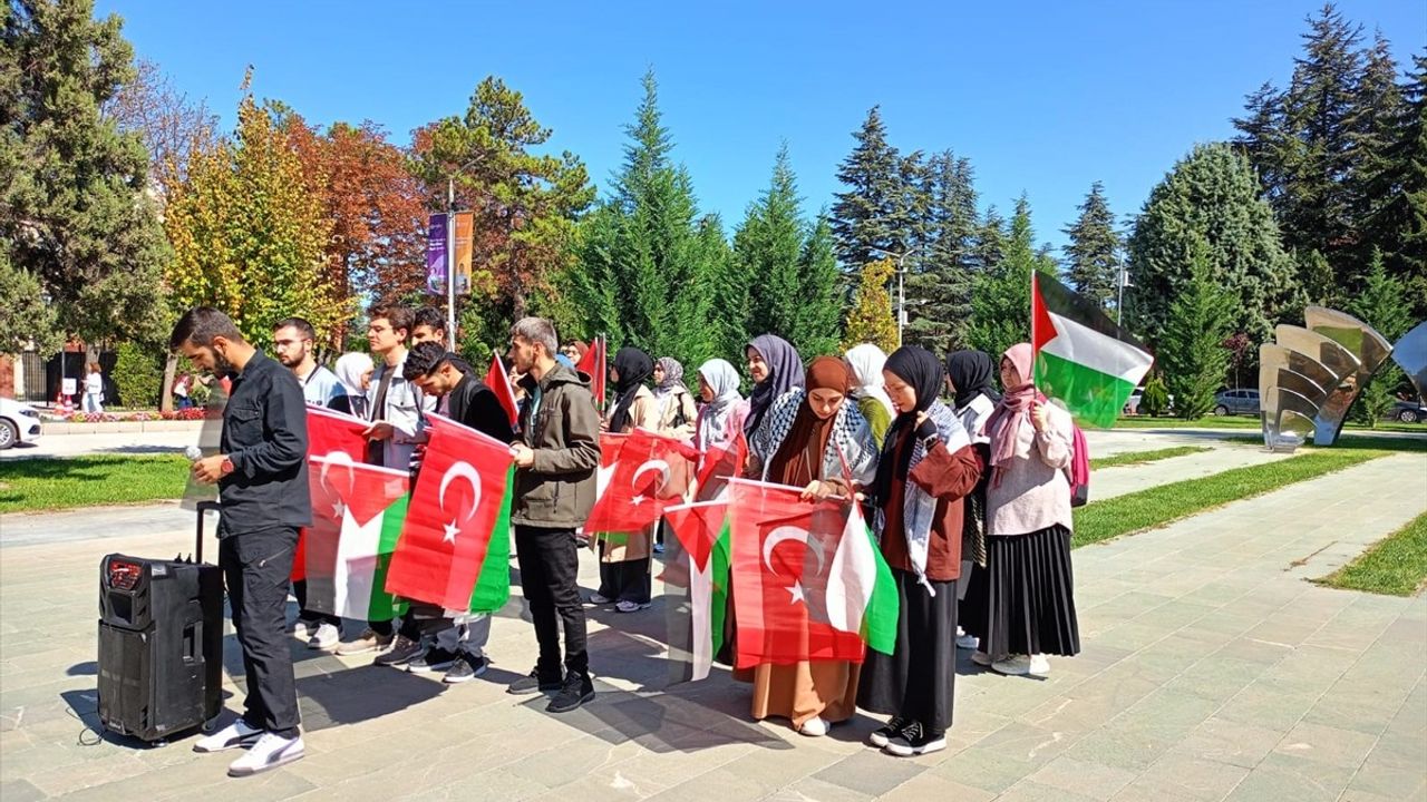 Eskişehir'de Öğrencilerden Gazze'ye Destek