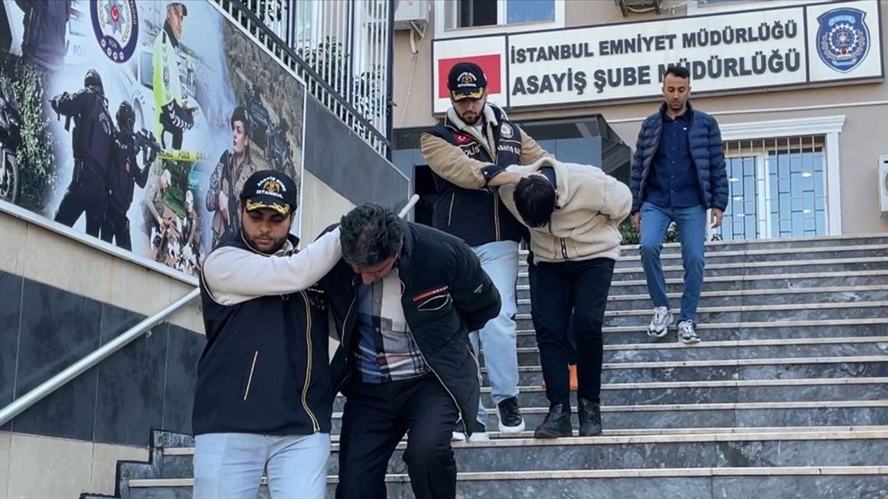 Fatih'te Turistlerden Hırsızlık Yapan Üç Zanlı Yakalandı