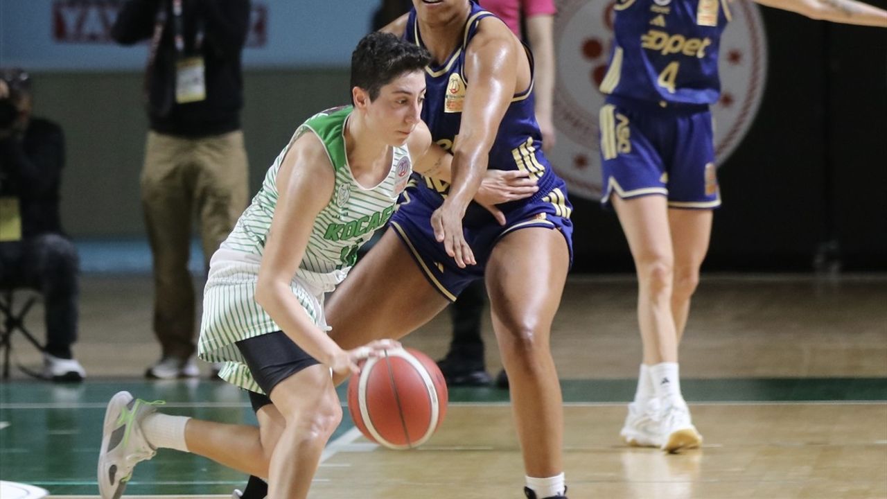Fenerbahçe Opet, Kocaeli'yi Mağlup Etti