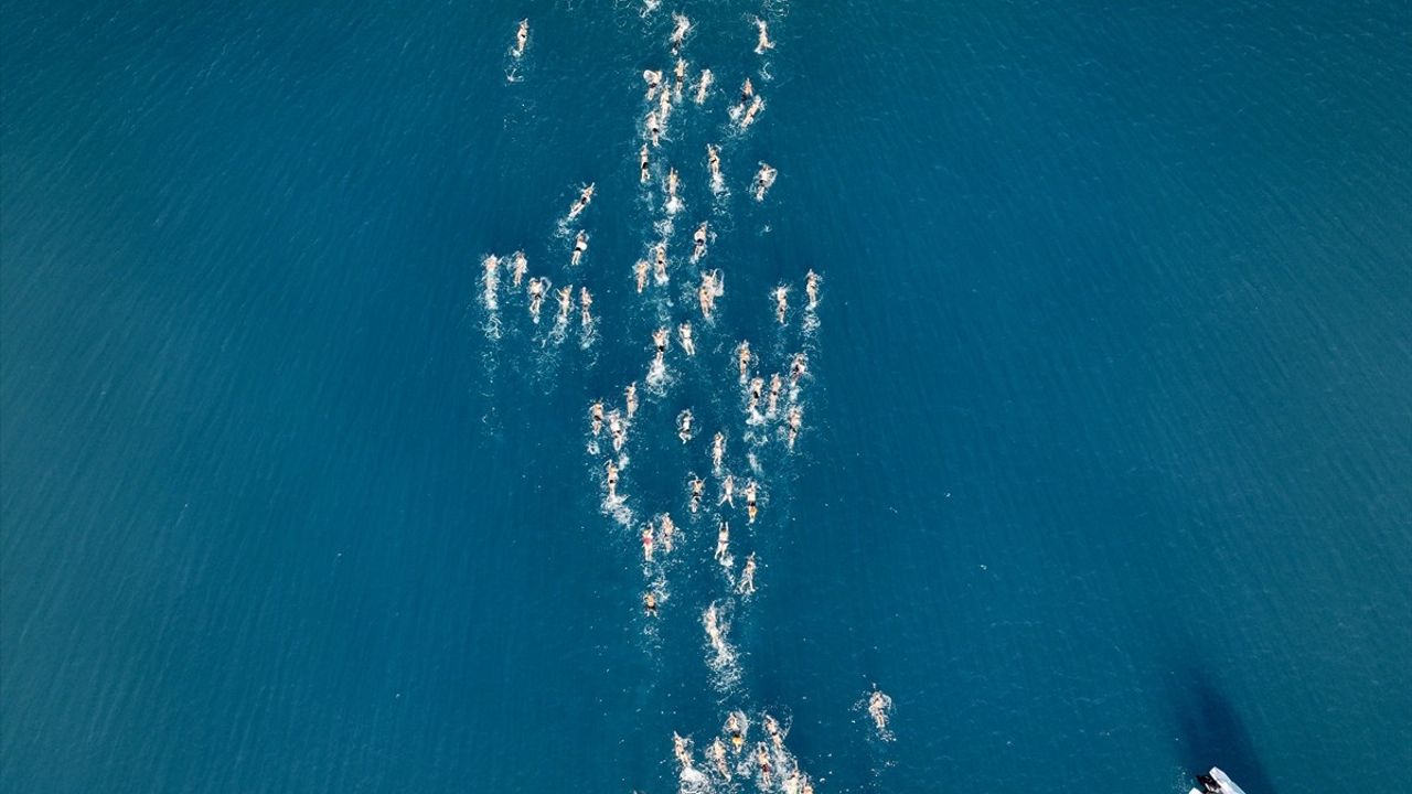 Fethiye'de Açık Su Yüzme Yarışları Coşkuyla Gerçekleştirildi