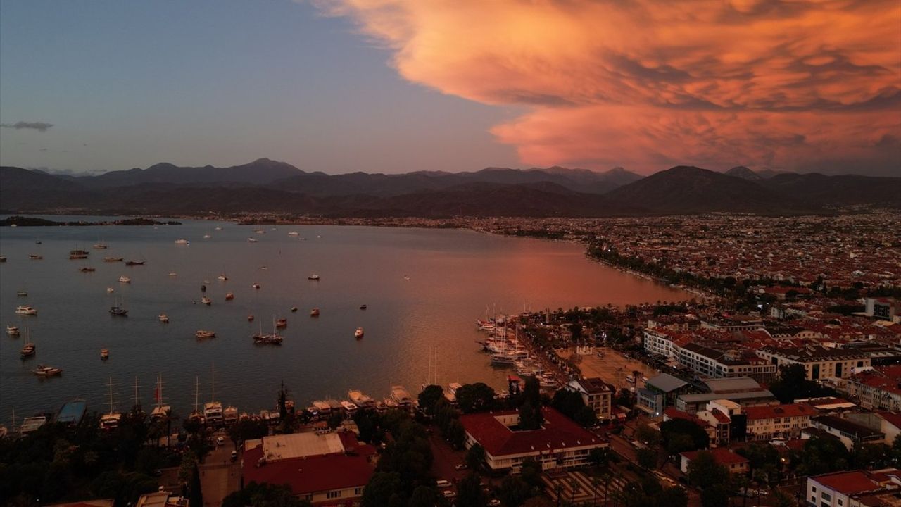 Fethiye'de Görülen Nadir Mammatus Bulutları