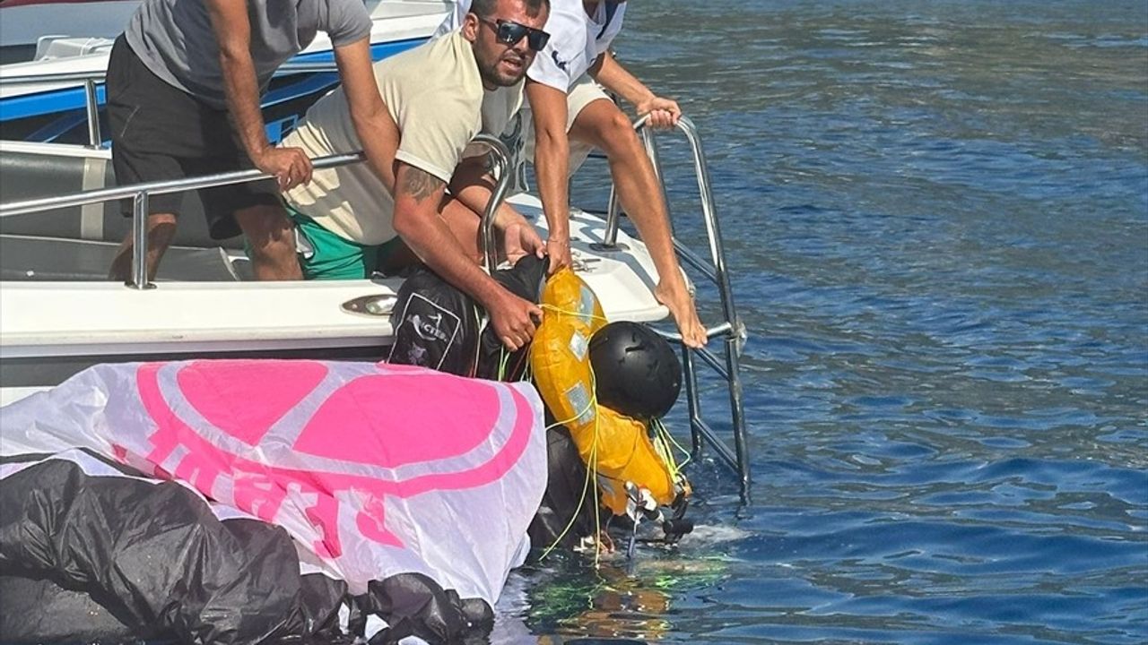 Fethiye'de Yamaç Paraşütü Uçuşu Sırasında Kaza: Alman Pilot Yaşam Mücadelesi Veriyor