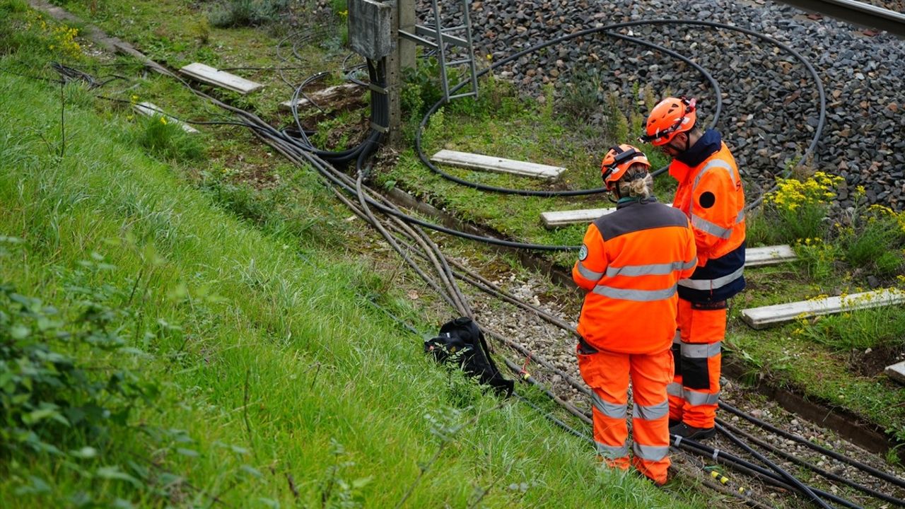 Fransa'da Hızlı Tren Seferlerine Sabotaj Darbesi