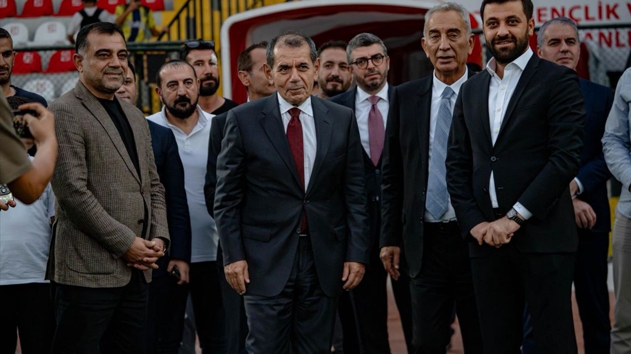 Galatasaray Başkanı Dursun Özbek, Mardin 1969 Spor'u Ziyaret Etti