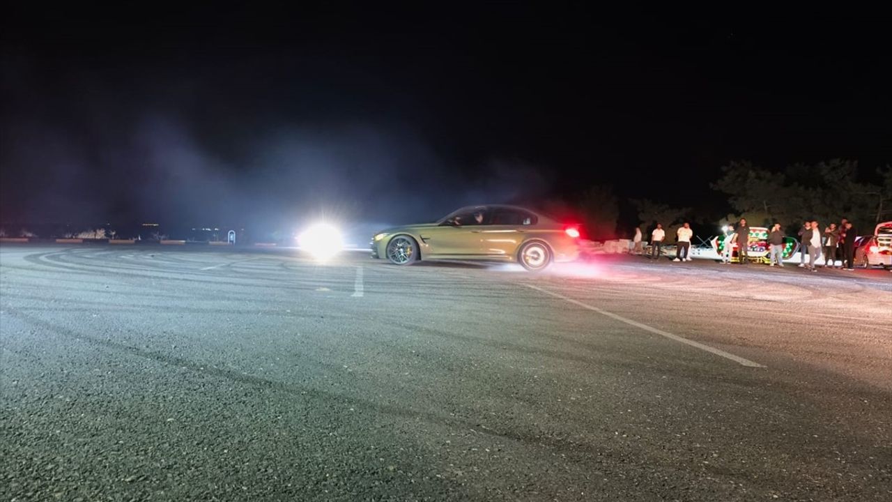 Gaziantep'te Modifiye Araç Tutkunları Buluştu