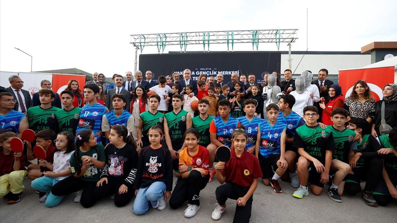 Gençlik ve Spor Bakanı Bak'tan Malatya'da Yüzme Projesi Açıklaması