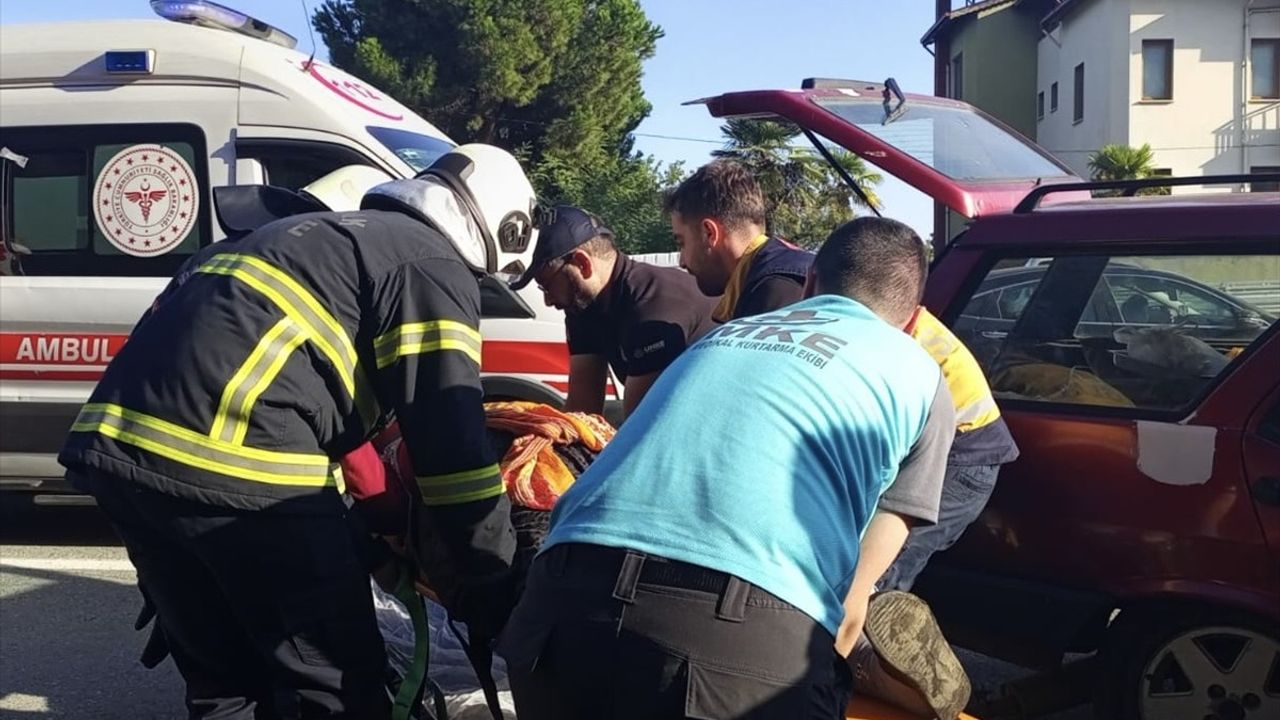 Giresun'da Minibüs ve Otomobil Çarpıştı: 1 Kişi Hayatını Kaybetti