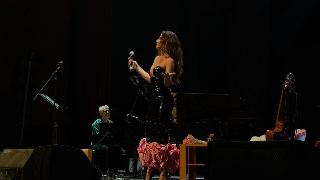 Gökçe Bahadır ve Emir Ersoy, Bursa'da Unutulmaz Bir Konser Verdi