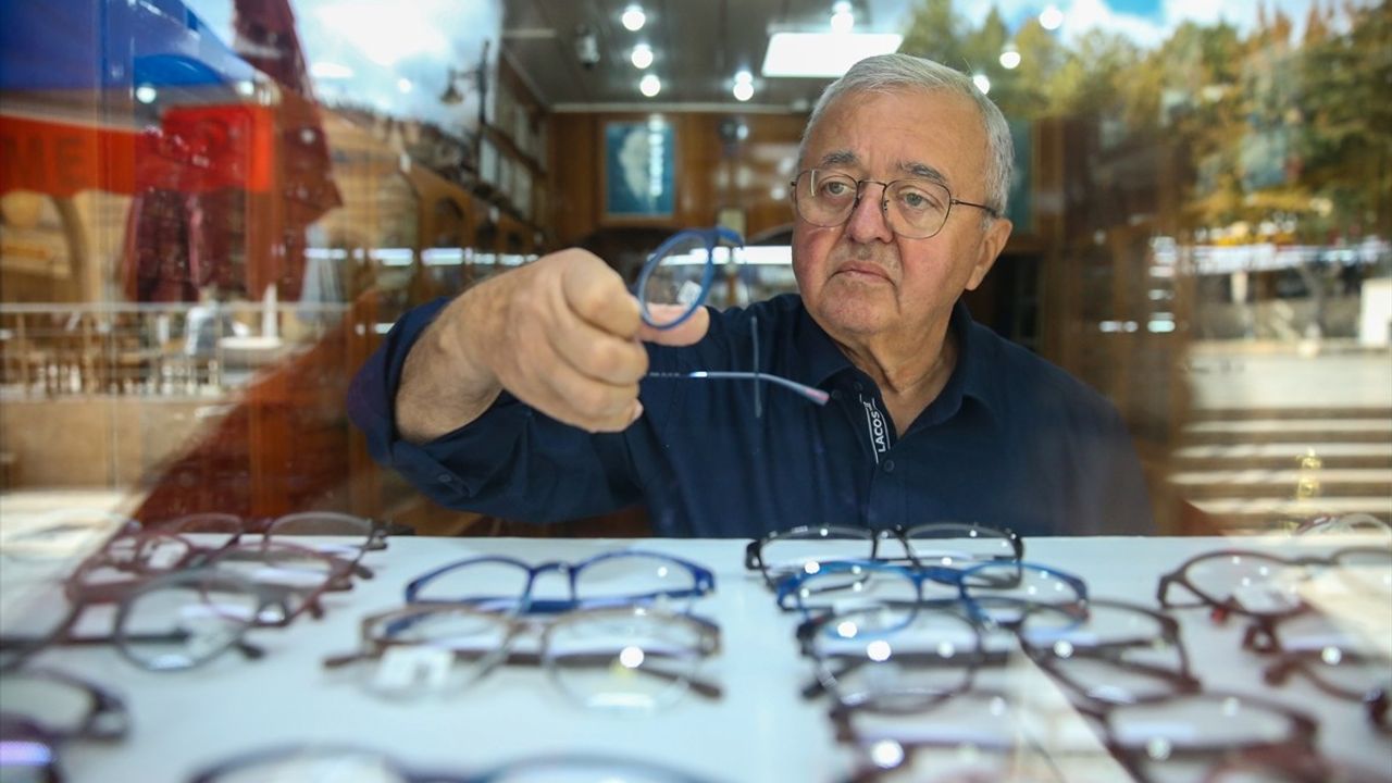 Gözlükçülüğün Ustası İsmail Kargılı'nın Hikayesi