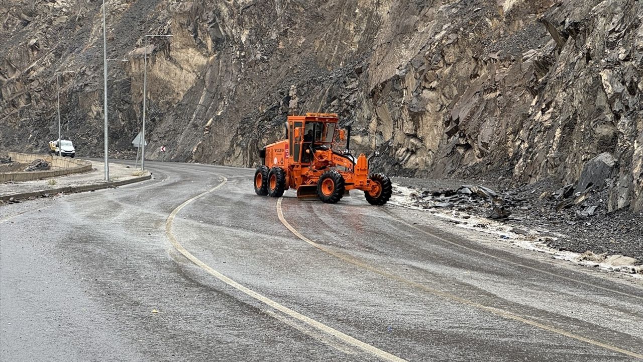 Hakkari'de Şiddetli Sağanak Yağış