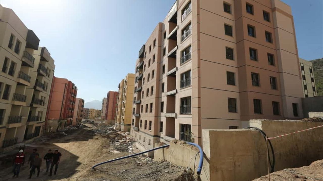 Hatay Belen'de Afet Konutları ve Ticaret Merkezi İnşaatı Devam Ediyor
