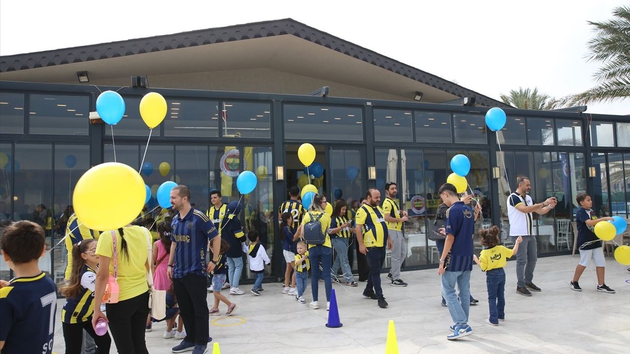 Hatay'da Kanseri Yenen Fenerbahçeli Çocuk İçin Balonlar Uçuruldu
