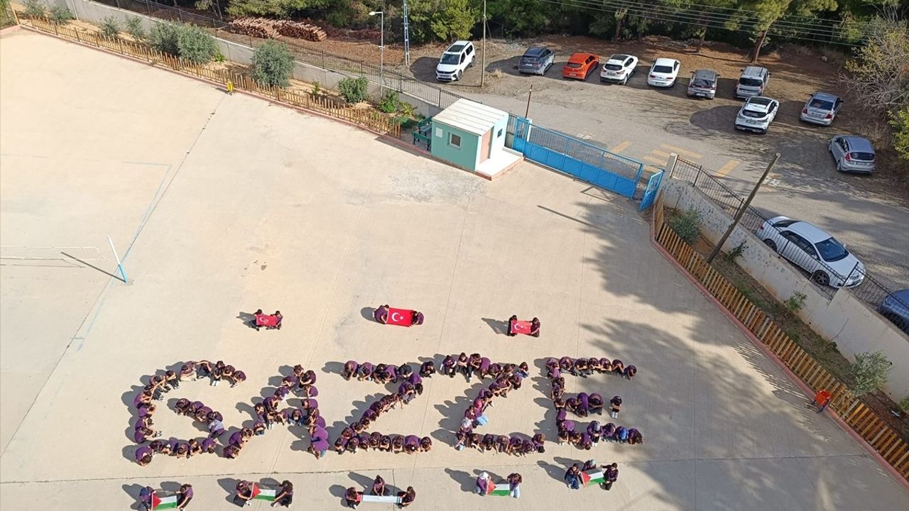 Hatay'da Öğrencilerden Filistin İçin Anlamlı Koreografi