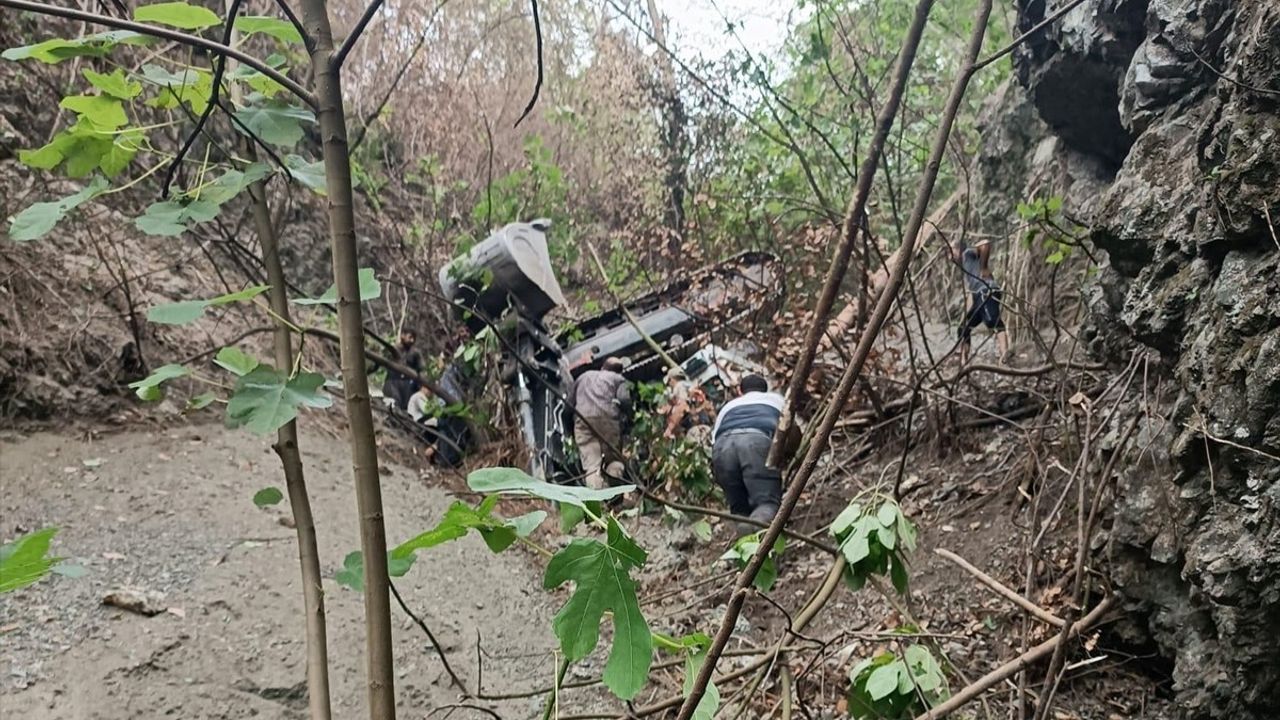 Hatay'da Toprak Kayması: Kepçe Operatörü Hayatını Kaybetti