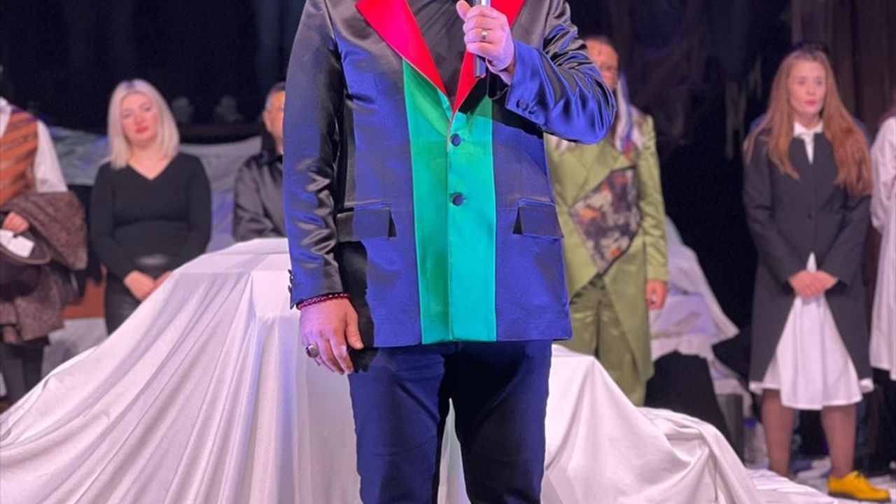 İBB Şehir Tiyatroları, Gazze'deki çocuklara ithaf edilen açılış oyunuyla sezona merhaba dedi