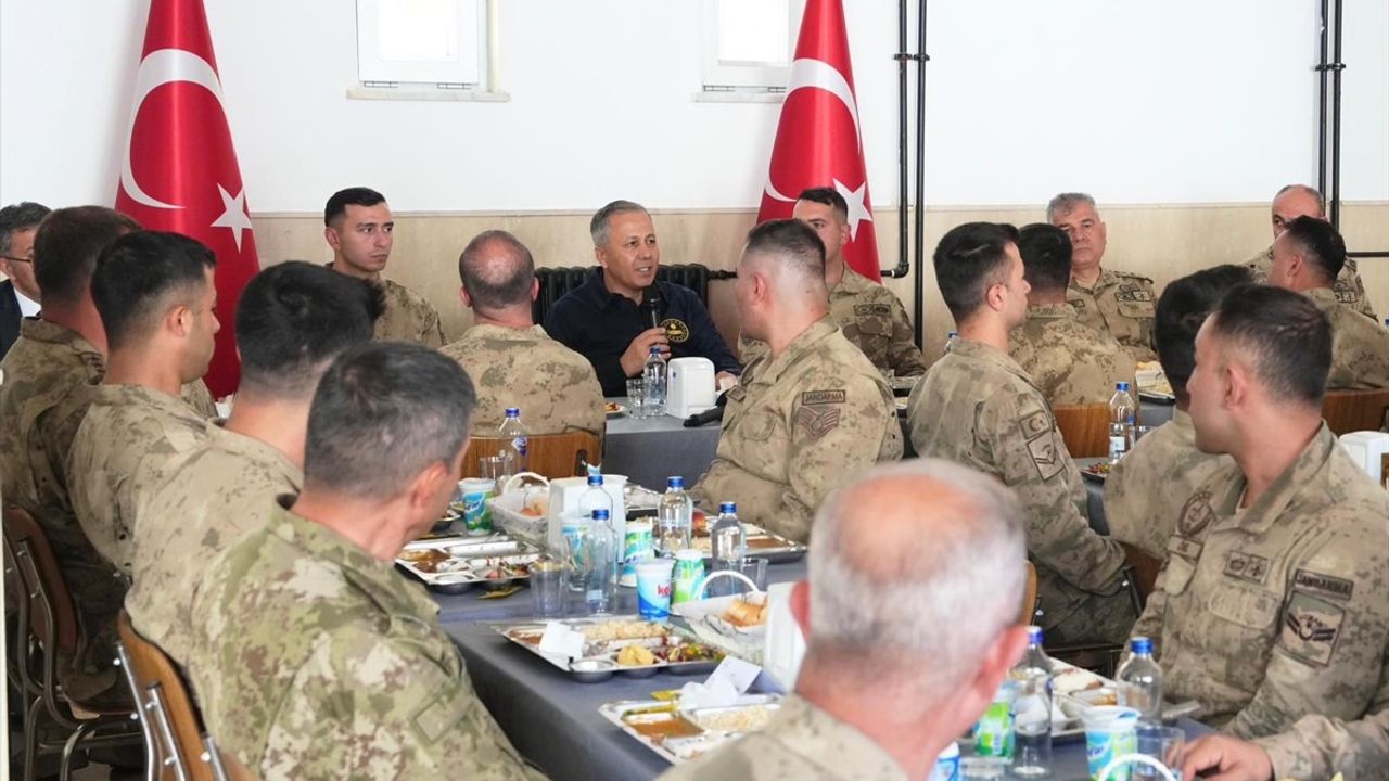 İçişleri Bakanı Ali Yerlikaya Hakkari'de Havadan İnceleme Gerçekleştirdi