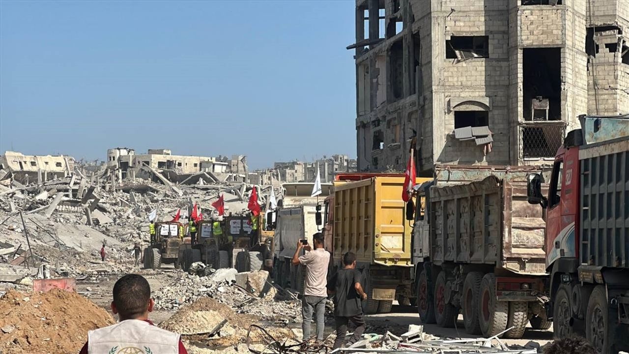 İHH Gazze'de Enkaz Temizliği ve Yardım Faaliyetlerine Devam Ediyor