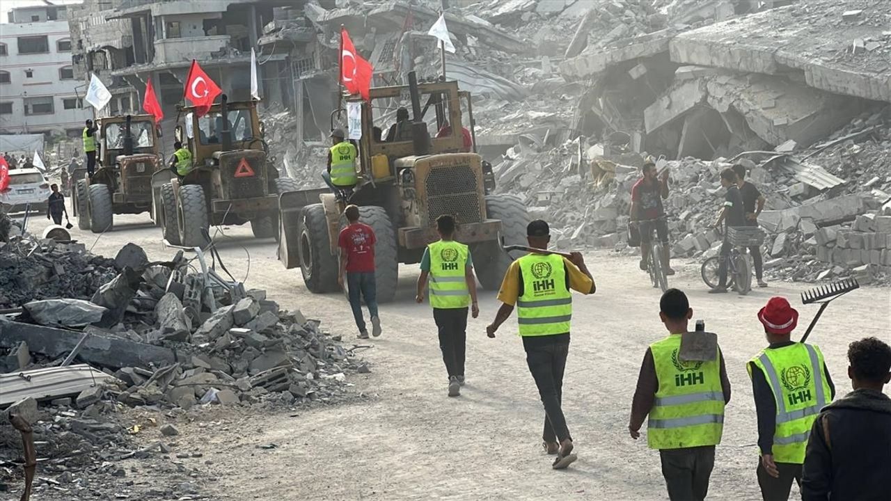 İHH, Gazze’de Yeniden Yaşam Alanları Oluşturmak İçin Çalışmalara Başladı