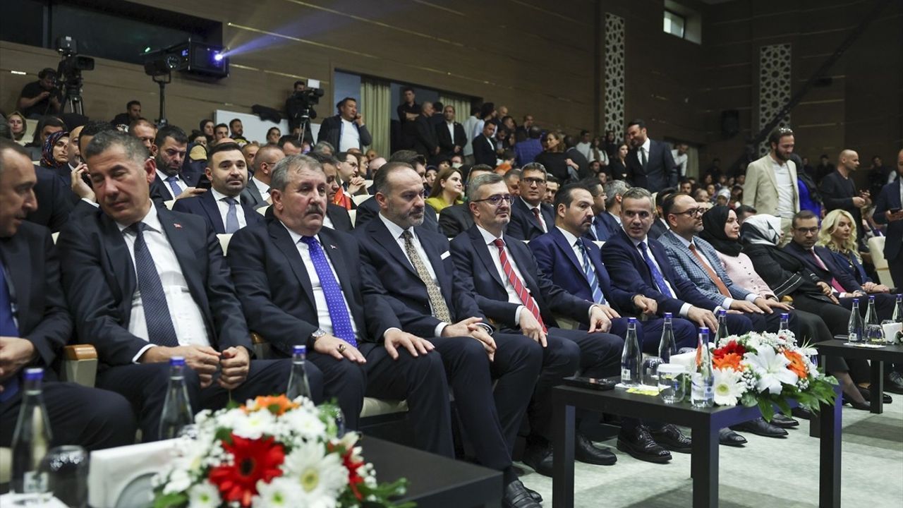 İletişim Başkanı Duran'dan TRT Avaz'ın Geleceği Hakkında Açıklamalar