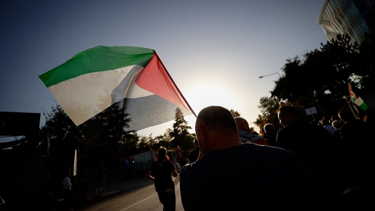 İsrail'in Gazze'ye Saldırılarını Protesto Etmek İçin Etkinlikler Düzenlendi