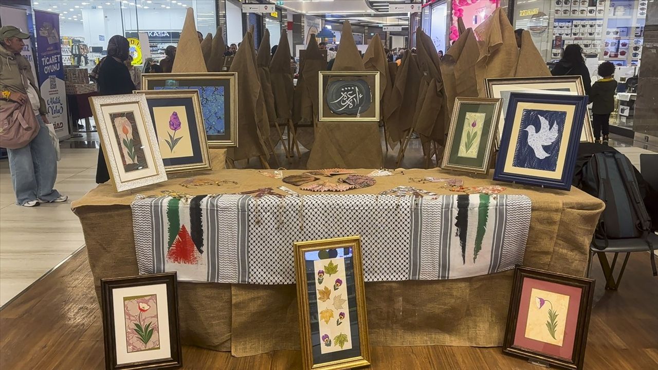 İstanbul'da Gazze için Hayır Çarşısı Kuruldu