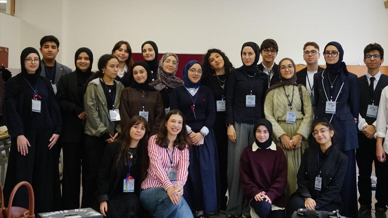 İstanbul'da Lise Öğrencileri Yapay Zeka Çalıştayı Düzenledi