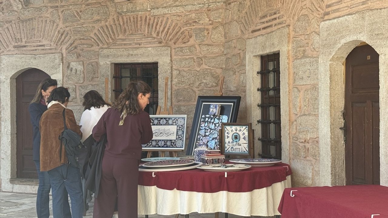 İstanbul'da 'Rüstem Paşa Camii Çini Motifleri' Paneli Düzenlendi
