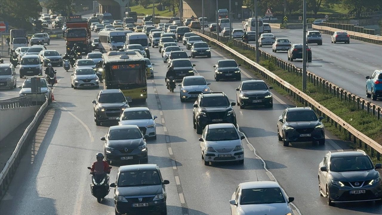 İstanbul'da Trafik Yoğunluğu: Gün Başında Sıkışıklık Sorunu