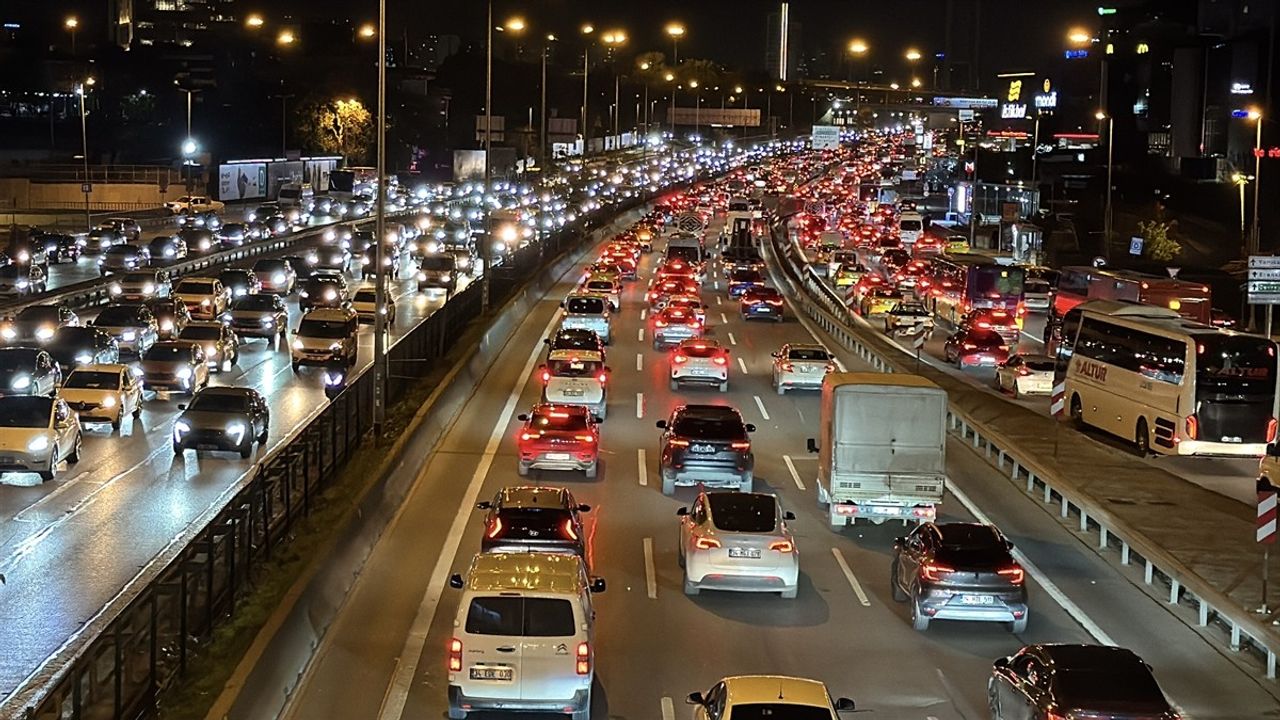 İstanbul'da Trafik Yoğunluğu Yüzde 80'e Ulaştı