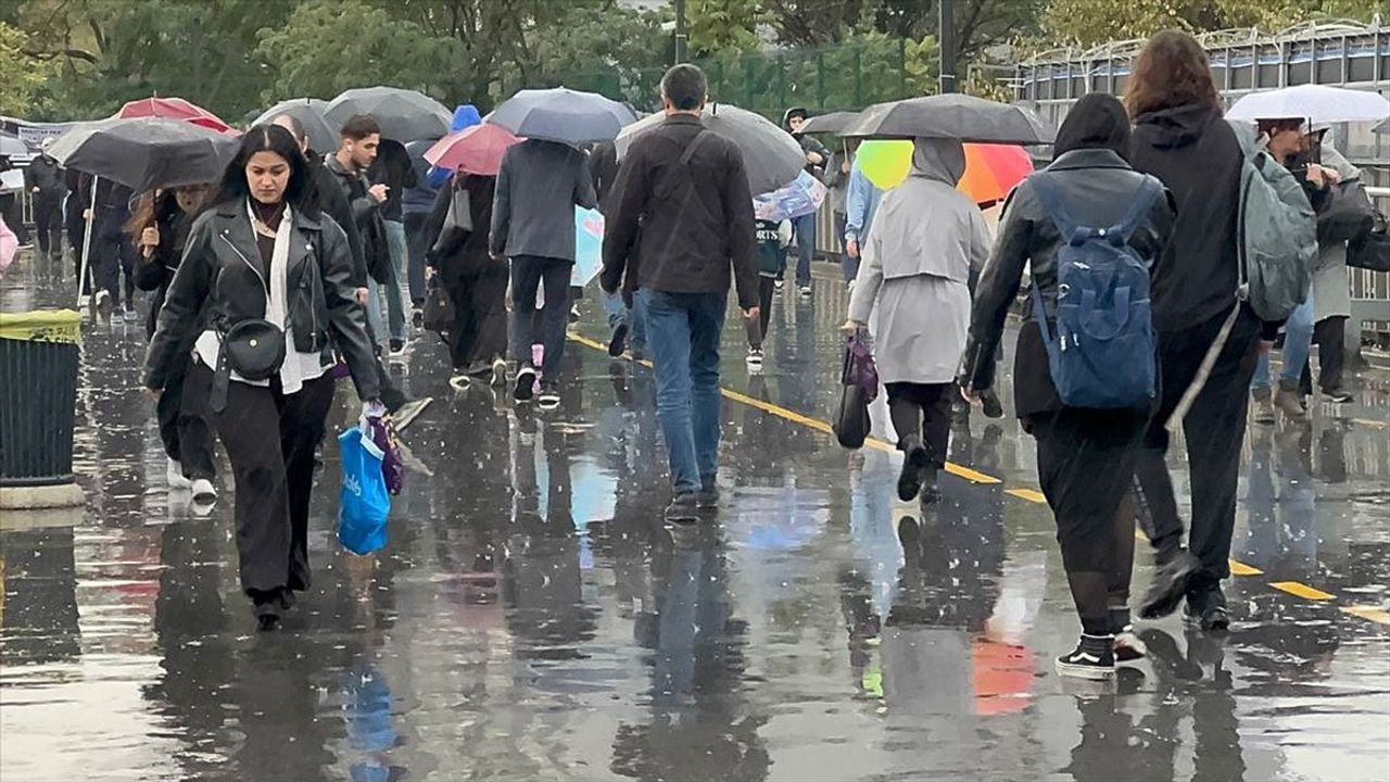 İstanbul'da Trafik Yoğunluğu Zirveye Ulaştı