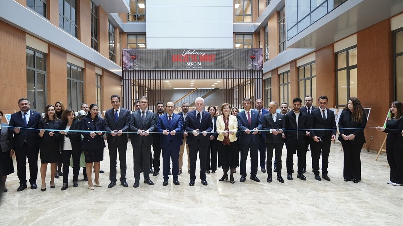 İstanbul Valisi Davut Gül, İstanbul Üniversitesi-Cerrahpaşa'da Açılış Törenine Katıldı