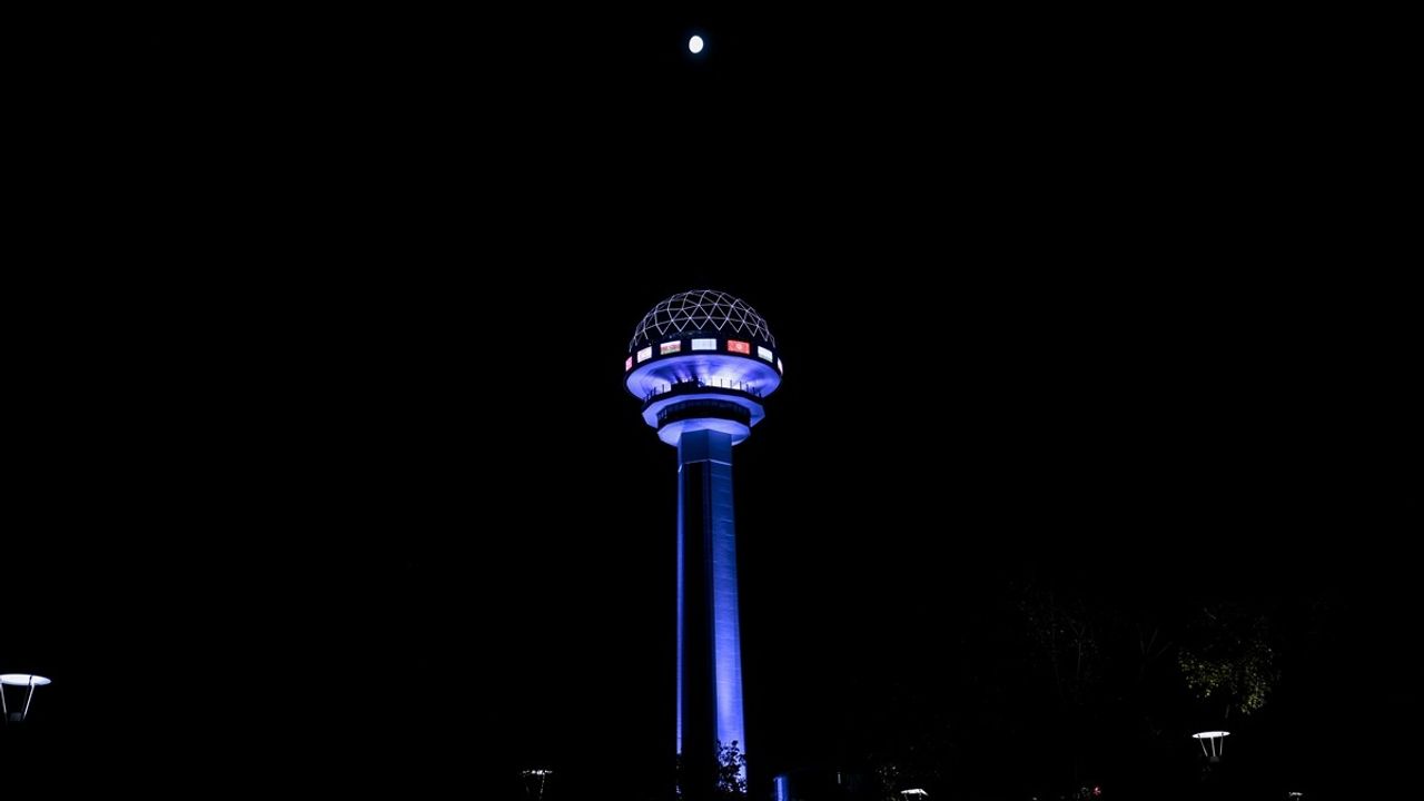 İstanbul ve Ankara, Türk Devletleri İşbirliği Günü'nde Turkuaz Renk ile Aydınlatıldı