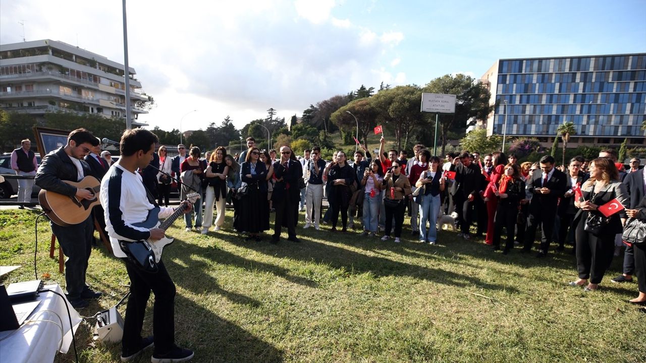 İtalya'da Türk Öğrenciler Cumhuriyet Bayramı Coşkusunu Yaşadı