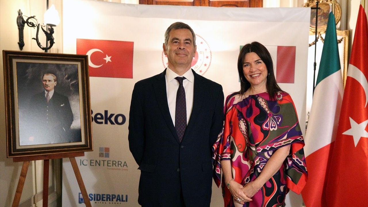İtalya'da Türkiye Cumhuriyeti'nin 102. Yılı Kutlandı