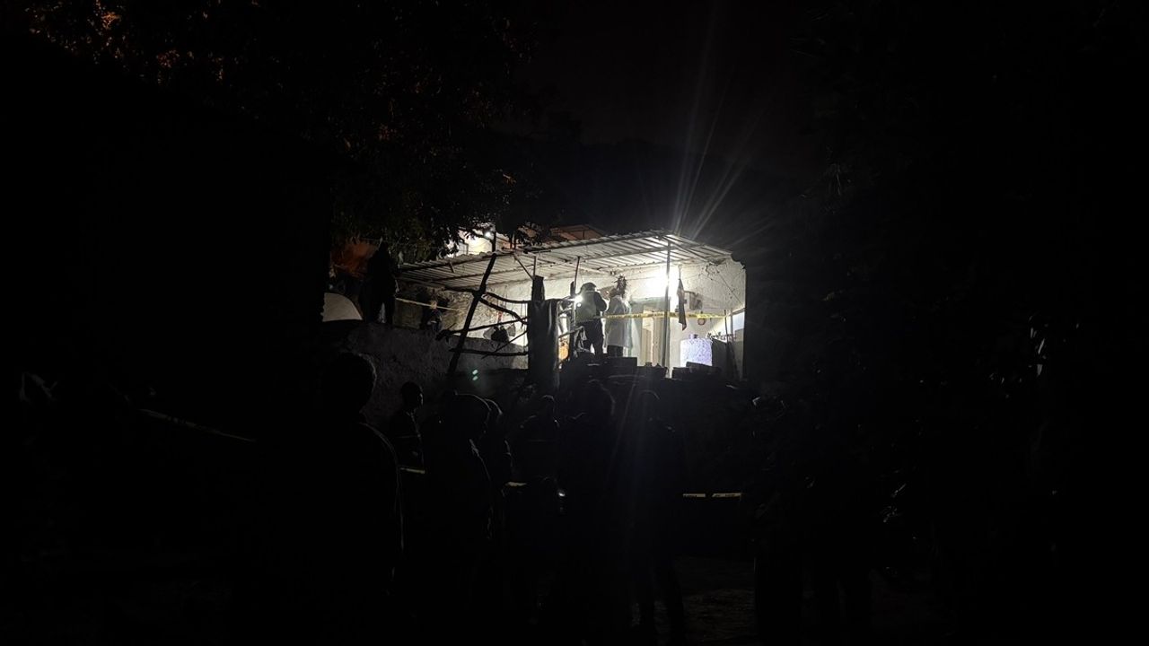 İzmir'de Aile İçi Silahlı Kavga: Bir Ölü, Bir Yaralı